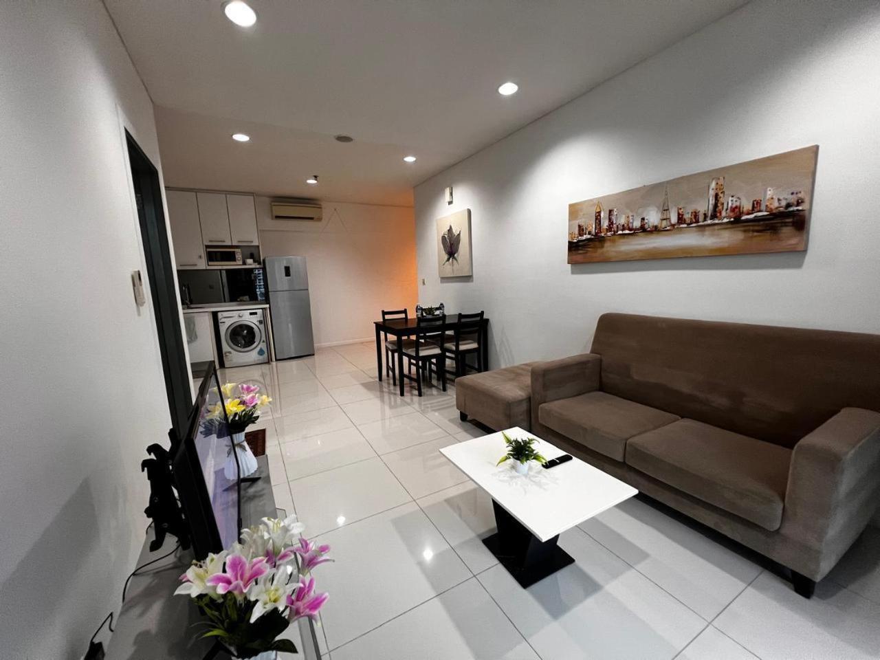 Summer With Balcony Nearby Kl Centre * Kuala Lumpur
