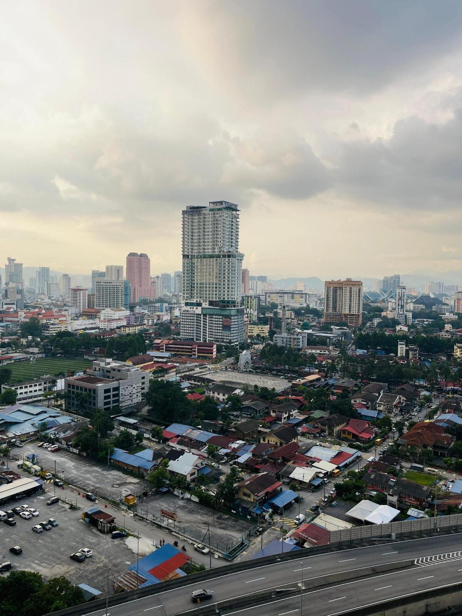 Summer With Balcony Nearby Kl Centre Apartment