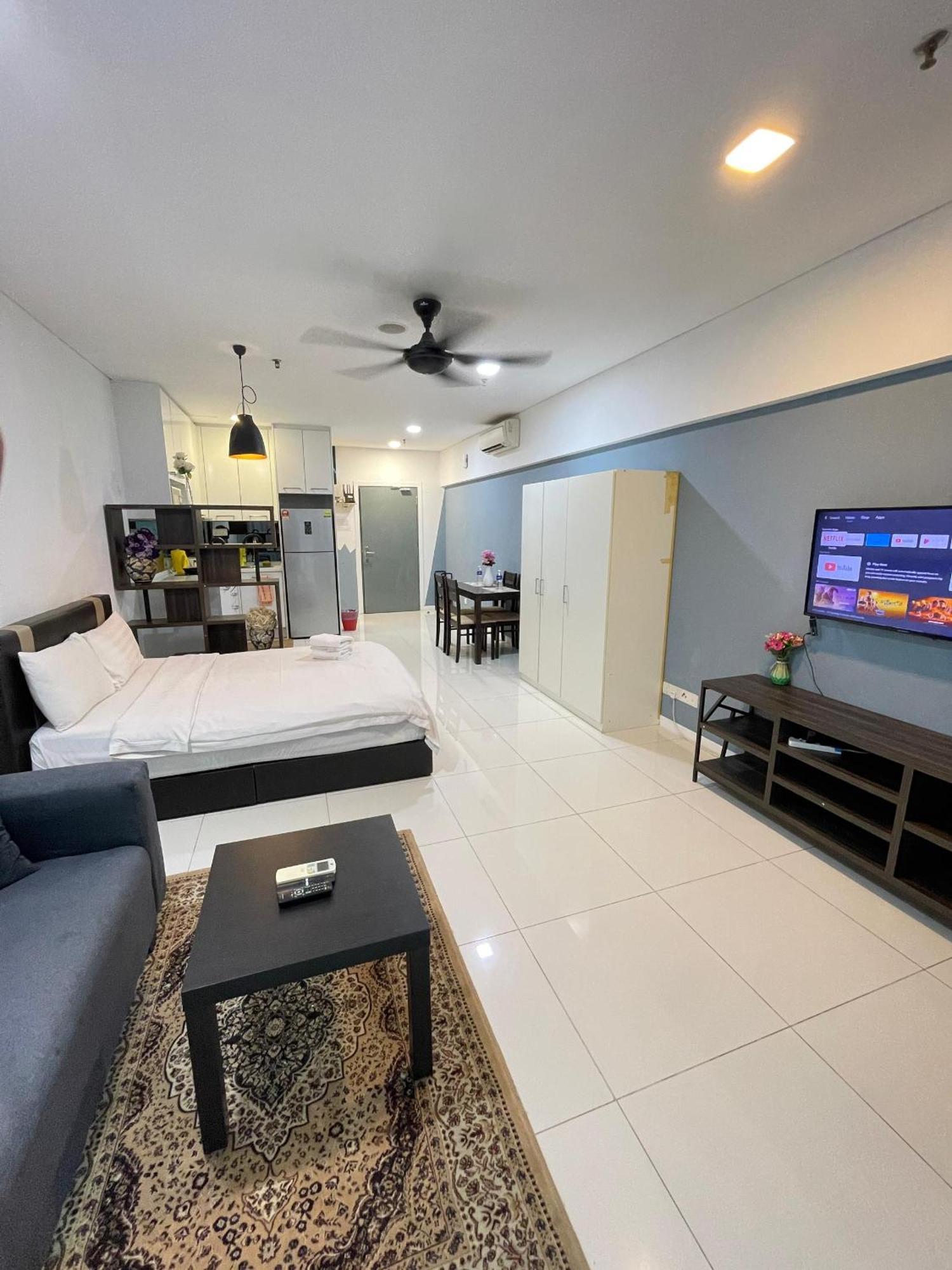 Summer With Balcony Nearby Kl Centre * Kuala Lumpur