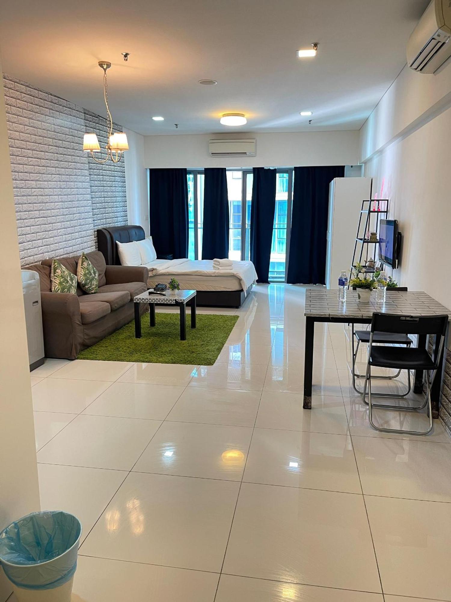 Summer With Balcony Nearby Kl Centre Apartment Kuala Lumpur